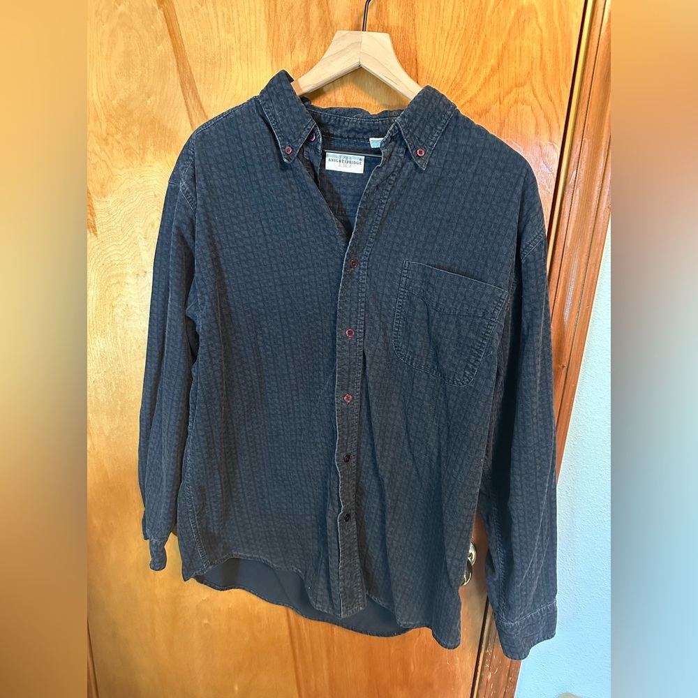 vintage 80s/90s size large velvety knights bridge patterned button up shirt